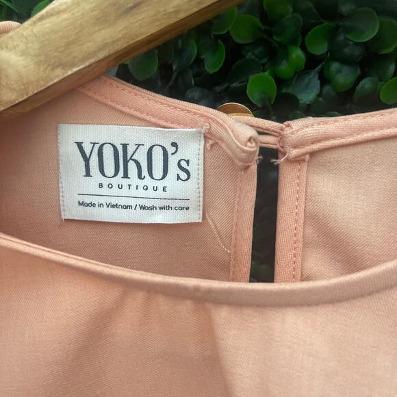 Yoke’s Boutique, Peach Blouse, Puff Sleeve, no size label S/M - Picture 4 of 8